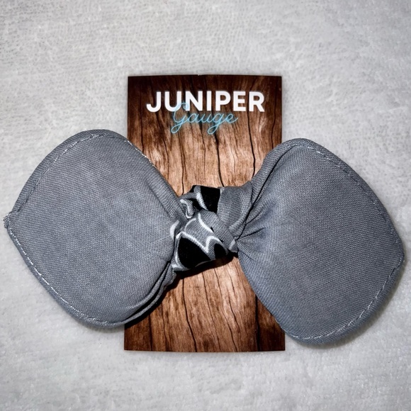 Gray Paisley Rockabilly Bandana Knotted Hair Bow - Picture 11 of 11